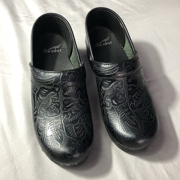 Dansko Clogs Women's Size 38 Floral Tooled Leather Clog Black Scandi Girl - Picture 2 of 9